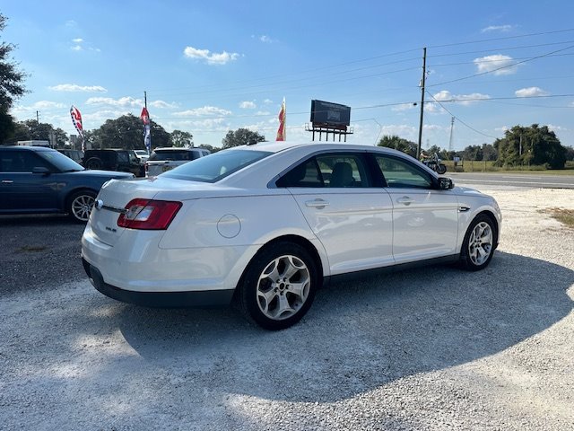 2011 Ford Taurus SEL photo 3