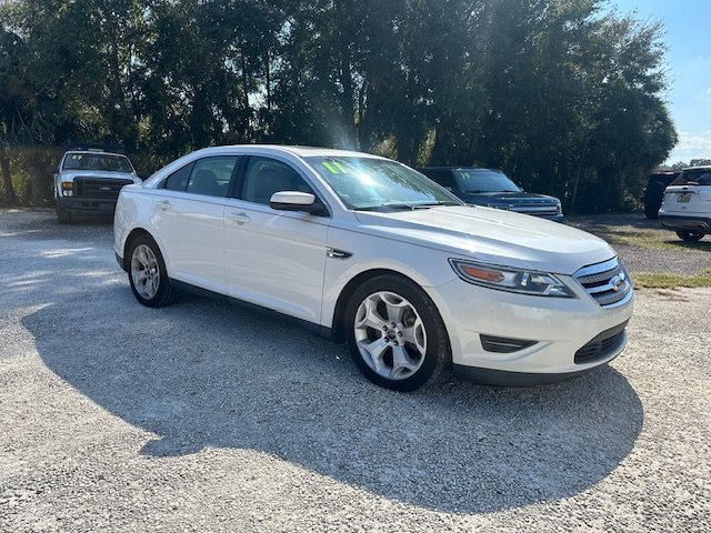 2011 Ford Taurus SEL photo 2