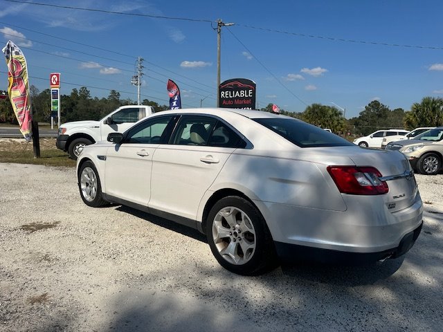 2011 Ford Taurus SEL photo 4