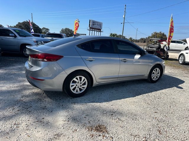 2017 Hyundai Elantra SE photo 3